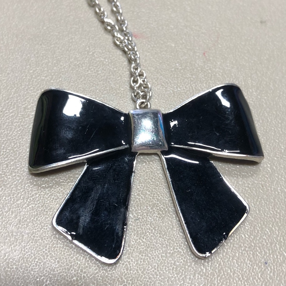 Bow Necklace - Picture 2 of 4